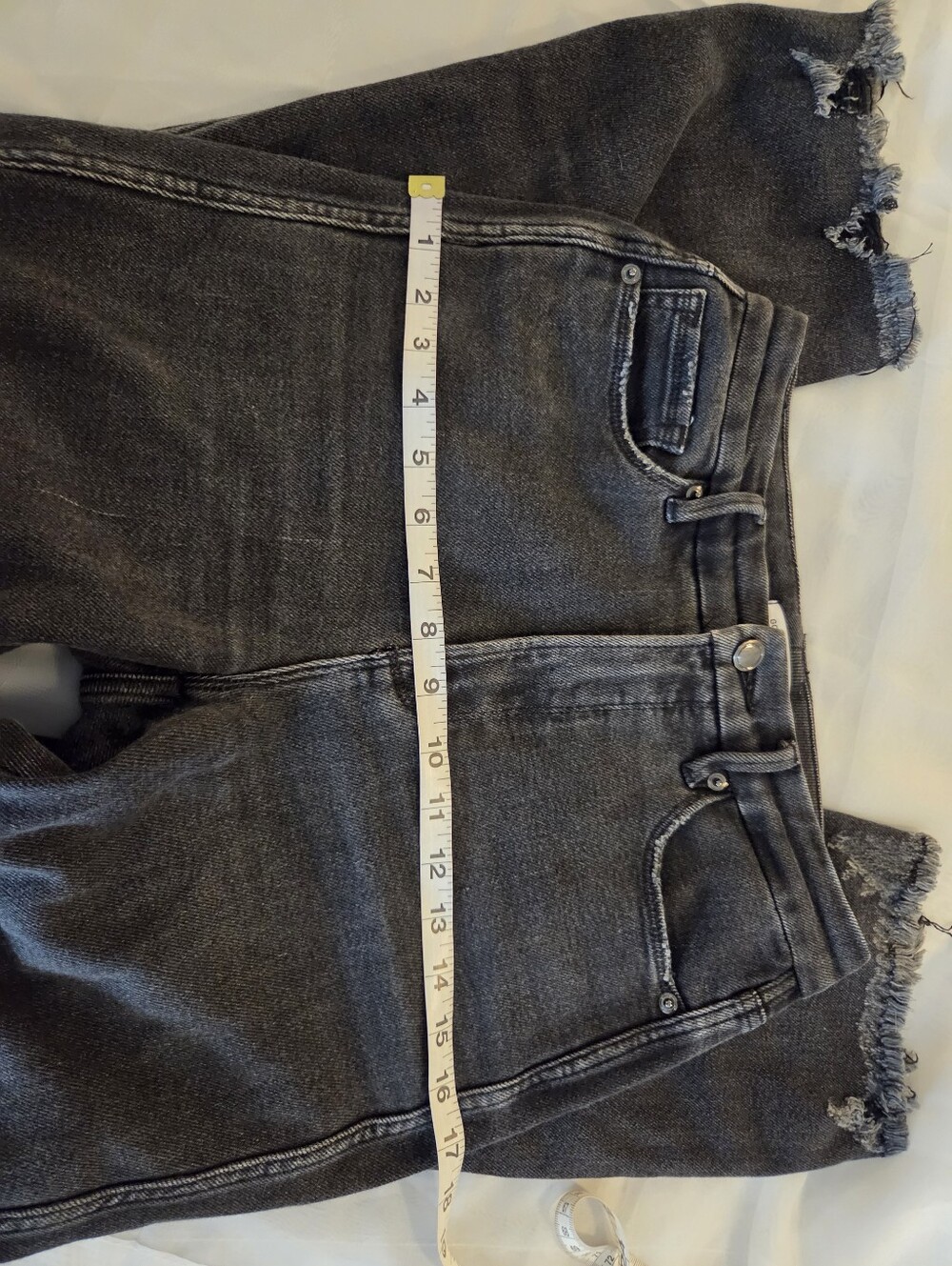 Good American Good Curve High-Rise Washed Black Denim Raw Hem Jeans, 6/28 - Picture 10 of 16